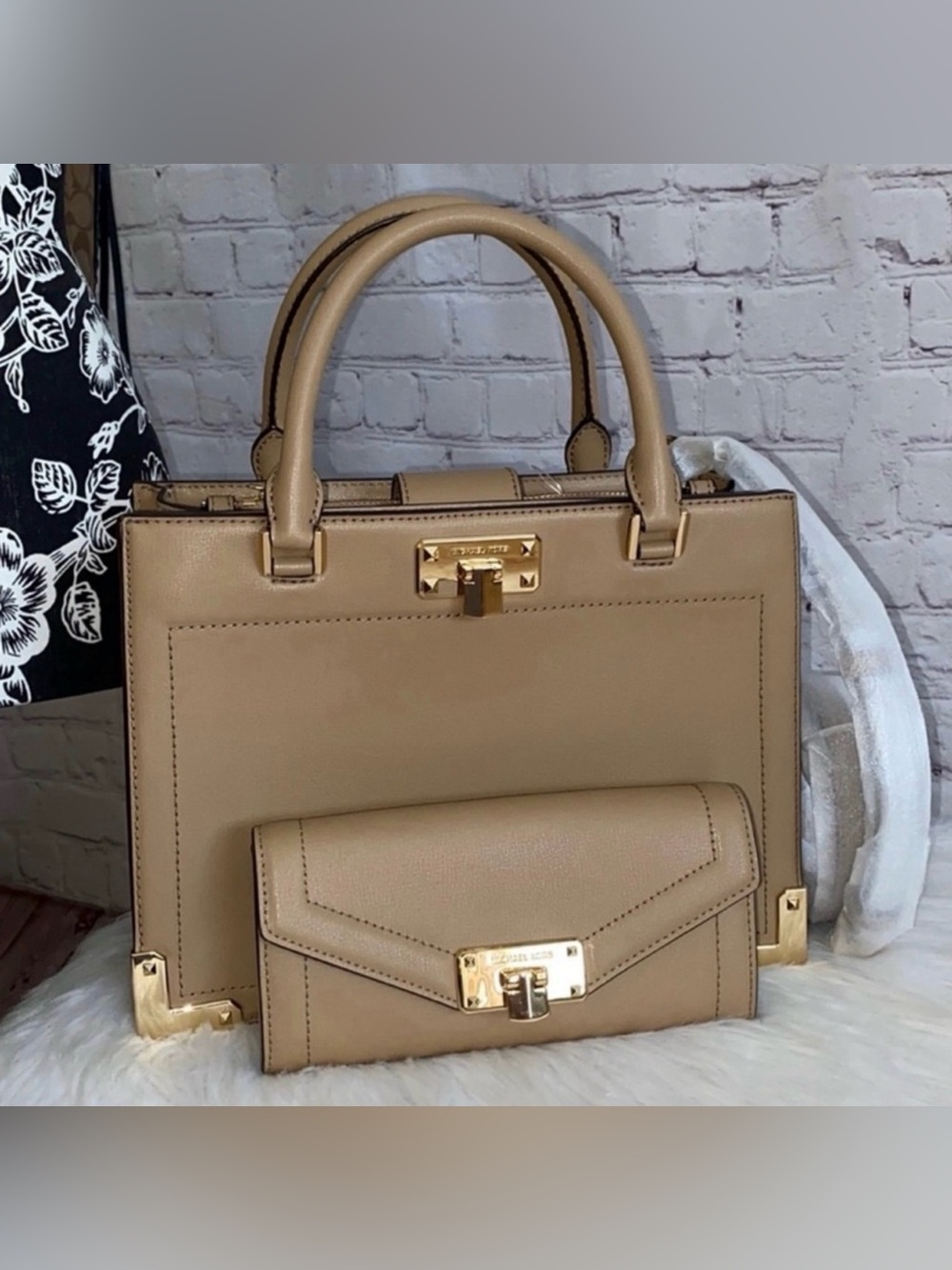 Michael Kors KINSLEY Accordion Satchel/KINSLEY Carryall Wallet 2pc Set
